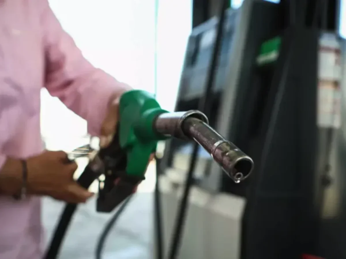 «Φωτιά» στις αντλίες: Ξέφυγαν οι τιμές στα καύσιμα μέσα στην Αθήνα