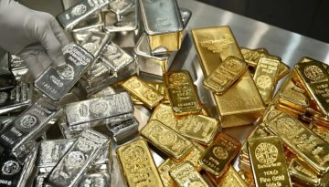 Βουτάει κάτω από τα 5.000 δολάρια ο χρυσός, βίαιη πτώση για το ασήμι