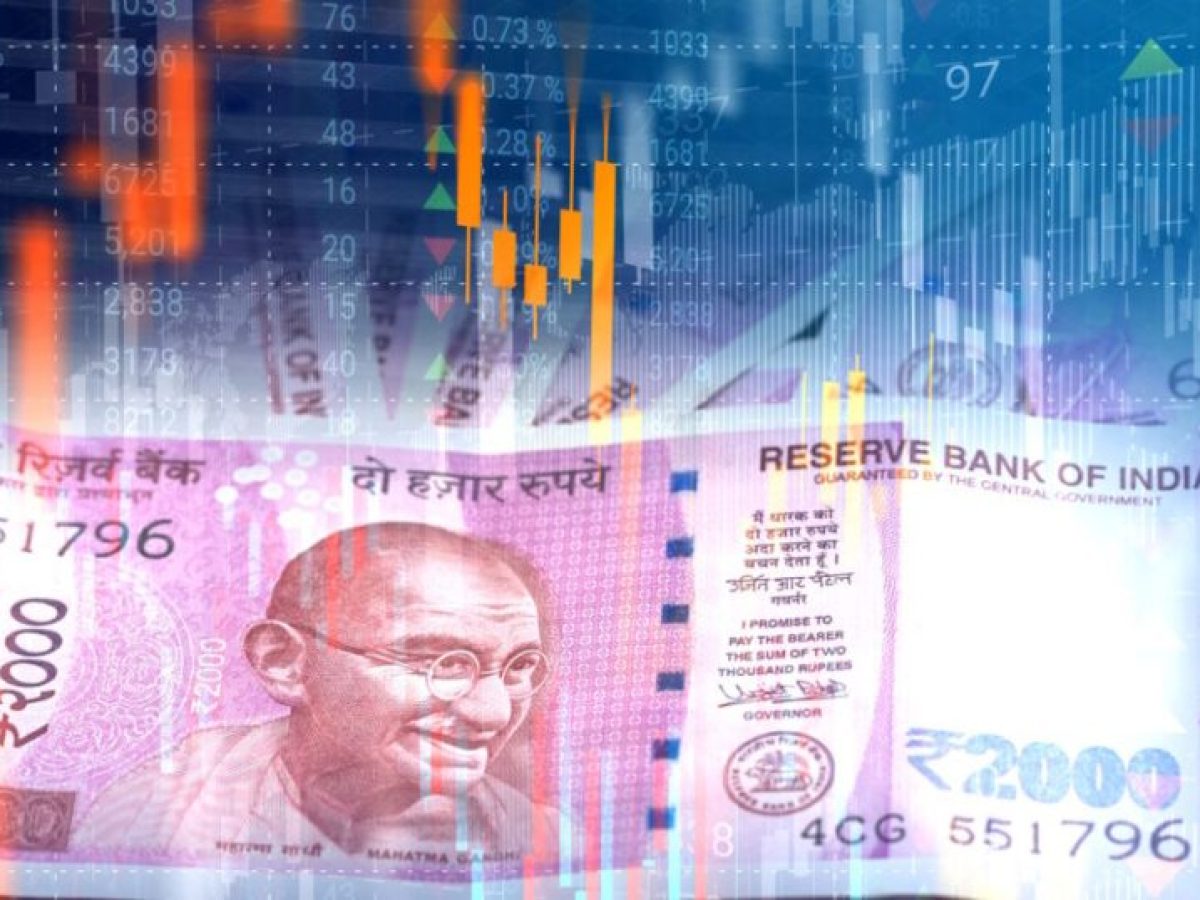 Η ινδική ρουπία κατρακυλά έναντι του δολαρίου σε επίπεδα ρεκόρ λόγω των ακραίων διακυμάνσεων του πετρελαίου