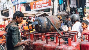 Η Ινδία αγόρασε προμήθειες πετρελαίου και υγραερίου μαγειρέματος, λέει η κυβέρνηση για να καθησυχάσει τις φήμες για ελλείψεις