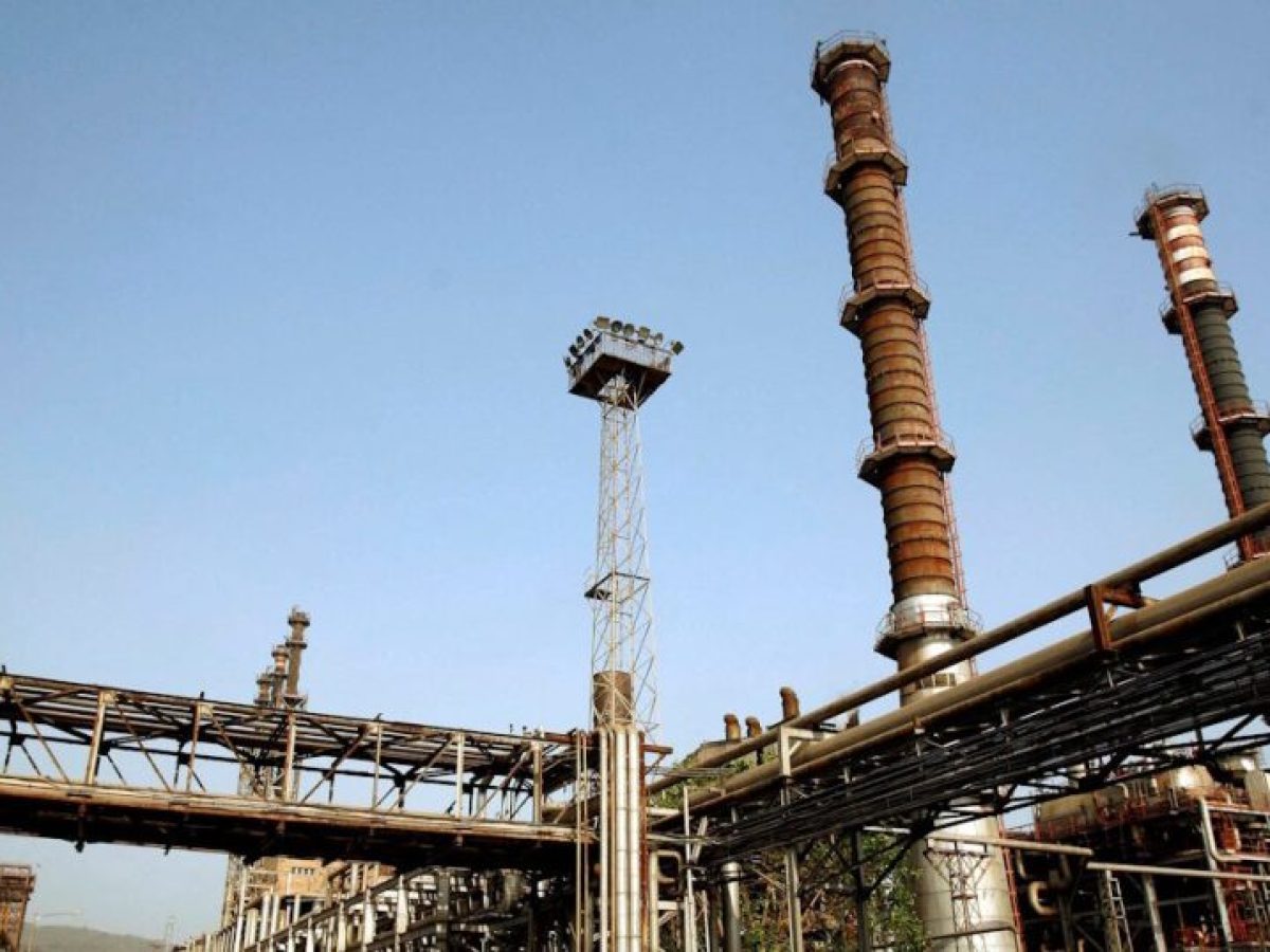 Η Ινδία μειώνει τους φόρους καυσίμων για να προστατεύσει τα διυλιστήρια από τις επιπτώσεις του πολέμου ώστε να μην κάνουν αυξήσεις