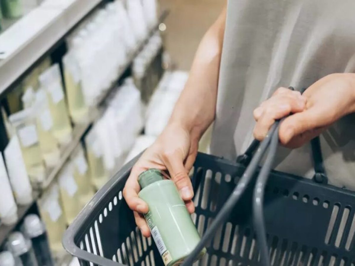 ΙΟΒΕ: Σταθερά χαμηλή η εμπιστοσύνη των Ελλήνων καταναλωτών παρά τη μικρή άνοδο τον Φεβρουάριο