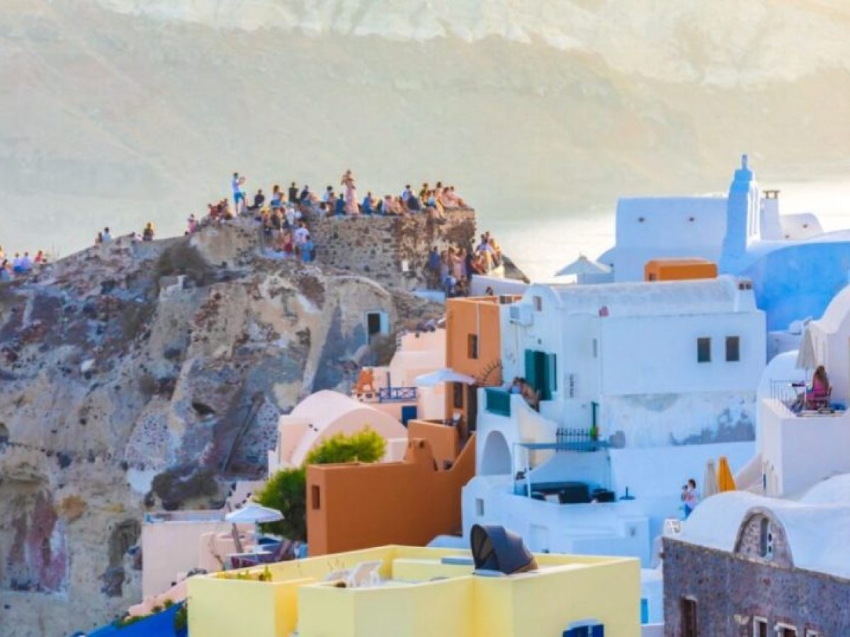 O τουρισμός σε αναβρασμό: «Πάγωσε» η αγορά από το σοκ του πολέμου – Το κρίσιμο τεστ για την Ελλάδα