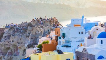 O τουρισμός σε αναβρασμό: «Πάγωσε» η αγορά από το σοκ του πολέμου – Το κρίσιμο τεστ για την Ελλάδα