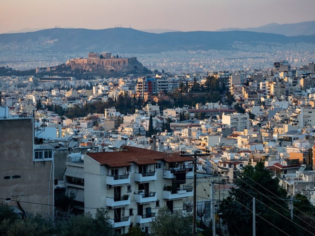 Στέγαση σε κρίση: Λιγότερο ικανοποιημένοι οι Έλληνες, τι αποκαλύπτει νέα ευρωπαϊκή έρευνα για το 2025