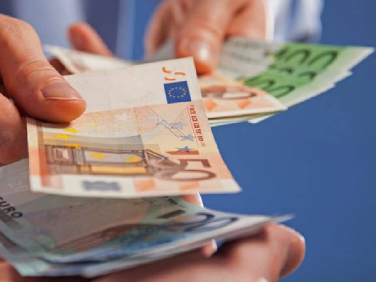 Αύξηση κατώτατου μισθού: Στις 24/3 η εισήγηση της Κεραμέως