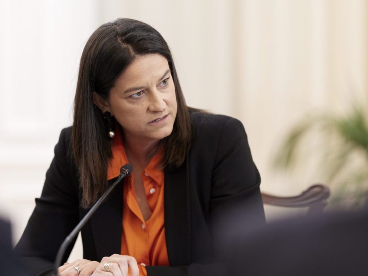 Κεραμέως: Παρέλαβε το πόρισμα για την ενίσχυση της αρχής ίσης αμοιβής μεταξύ ανδρών και γυναικών