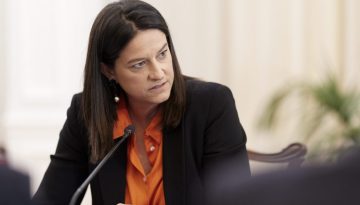 Κεραμέως: Παρέλαβε το πόρισμα για την ενίσχυση της αρχής ίσης αμοιβής μεταξύ ανδρών και γυναικών