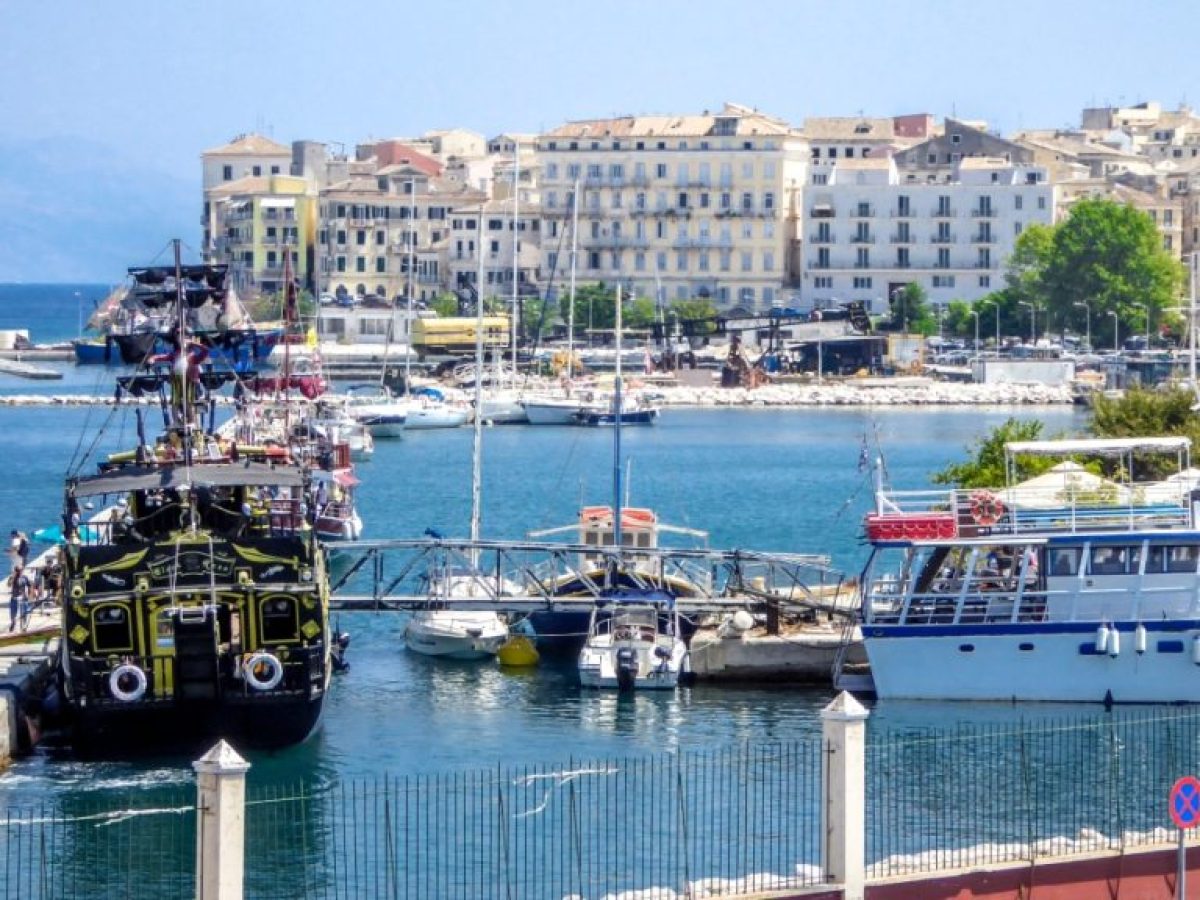 Κέρκυρα: Σχεδόν 95% ικανοποίηση επισκεπτών – Στο 1 δισ. ευρώ ο τουριστικός πυρήνας