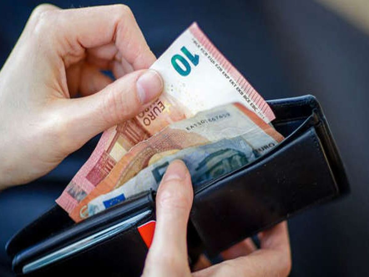 Αντίστροφη μέτρηση για αυξήσεις σε κατώτατο μισθό, επιδόματα και κλαδικούς μισθούς