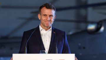 Ο Μακρόν σχεδιάζει «αποστολή άμυνας» για συνοδεία πλοίων στα Στενά του Ορμούζ