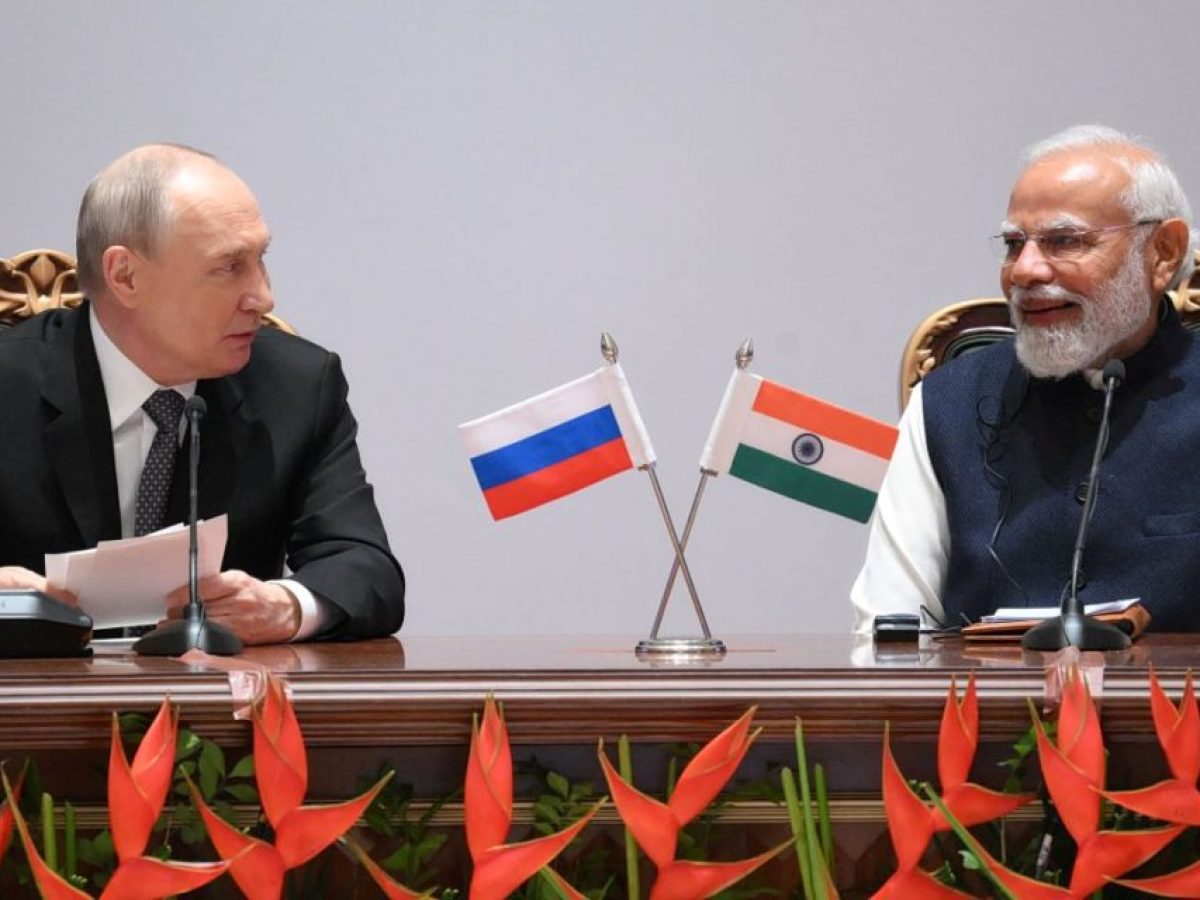 Από την υποχώρηση στον Τραμπ, στην αγκαλιά του Πούτιν: Η Ινδία επιστρέφει στο ρωσικό LNG