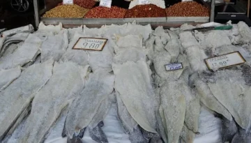 Πόσο κοστίζει φέτος ο μπακαλιάρος για την 25η Μαρτίου – Οι τιμές σε αγορά και σούπερ μάρκετ