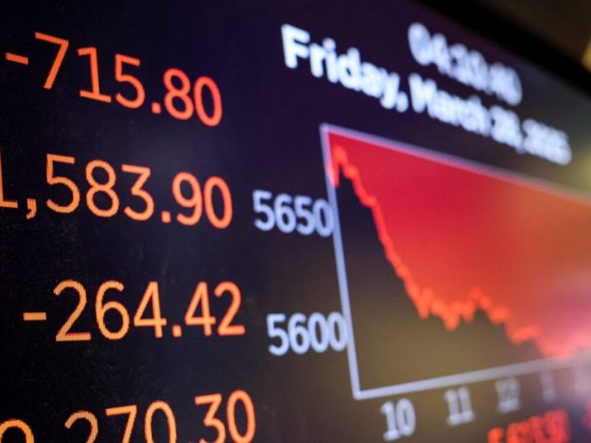 «Γκρεμίζονται» οι μετοχές στα χρηματιστήρια – Προσπάθεια σταθεροποίησης στις 2.100 μονάδες στην Αθήνα μετά από «βουτιά» 5%