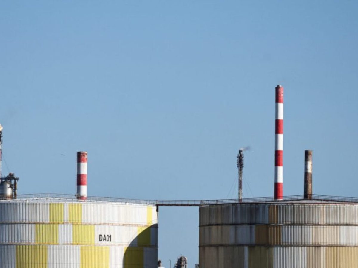 Συγκρατημένη άνοδος στο πετρέλαιο ενώ τα καύσιμα «καλπάζουν» – Θα έρθει ώρα που η αγορά δεν θα αντιδρά στα tweet του Τραμπ, λένε αναλυτές