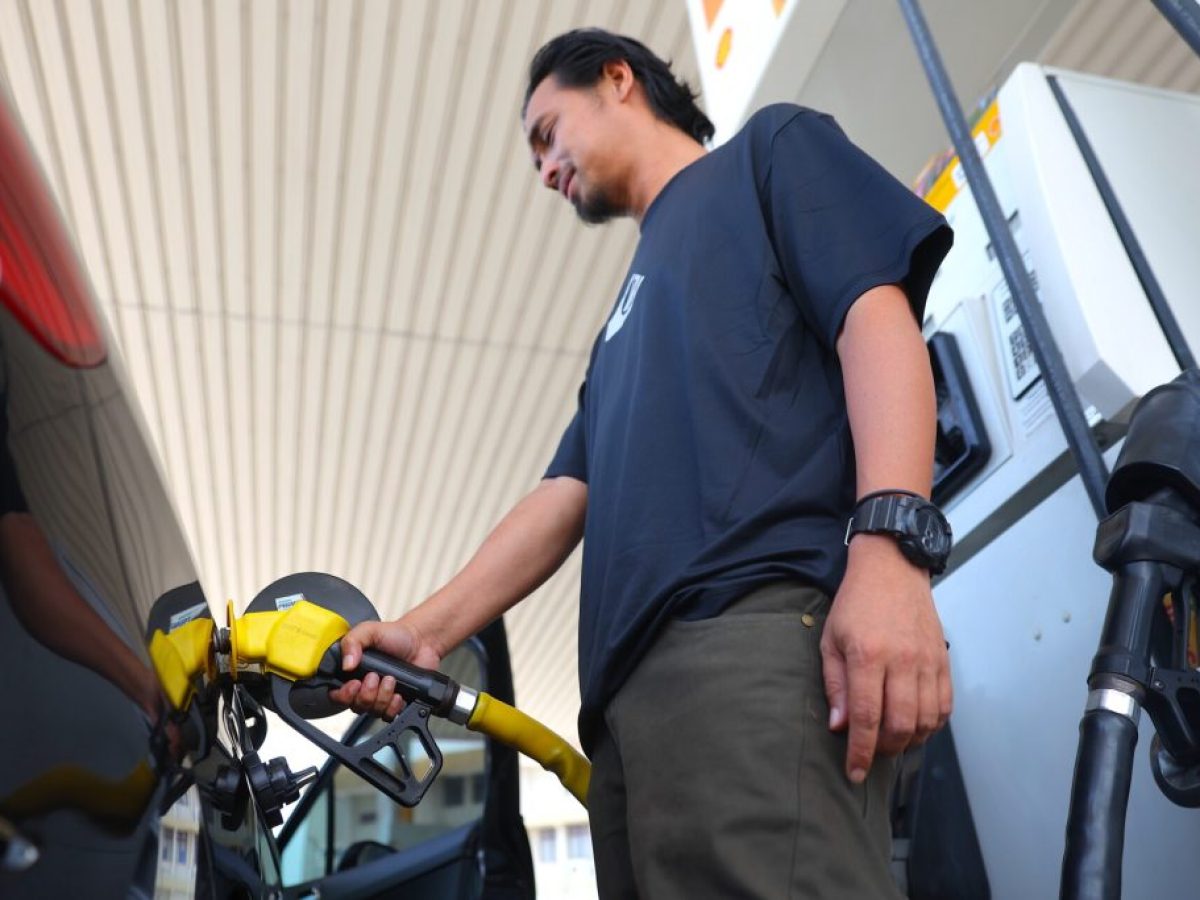 Συνεργάτες του Τραμπ εξετάζουν τι θα σήμαινε για την οικονομία το πετρέλαιο στα 200 δολάρια