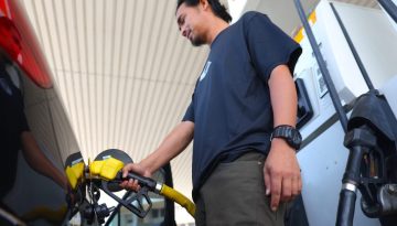 Συνεργάτες του Τραμπ εξετάζουν τι θα σήμαινε για την οικονομία το πετρέλαιο στα 200 δολάρια