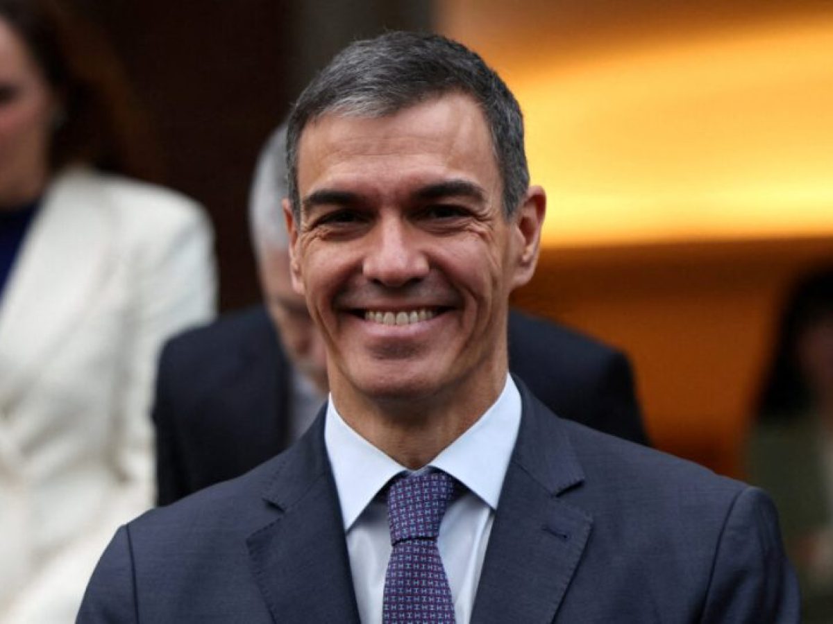 Η Ισπανία μειώνει τον ΦΠΑ στα καύσιμα στο 10% και ανακοινώνει μέτρα για στήριξη των πολιτών από την ακρίβεια λόγω του πολέμου