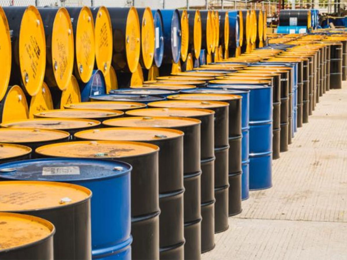 Στα 82 δολάρια το βαρέλι εκτινάχθηκε η τιμή του πετρελαίου λόγω του πολέμου στο Ιράν