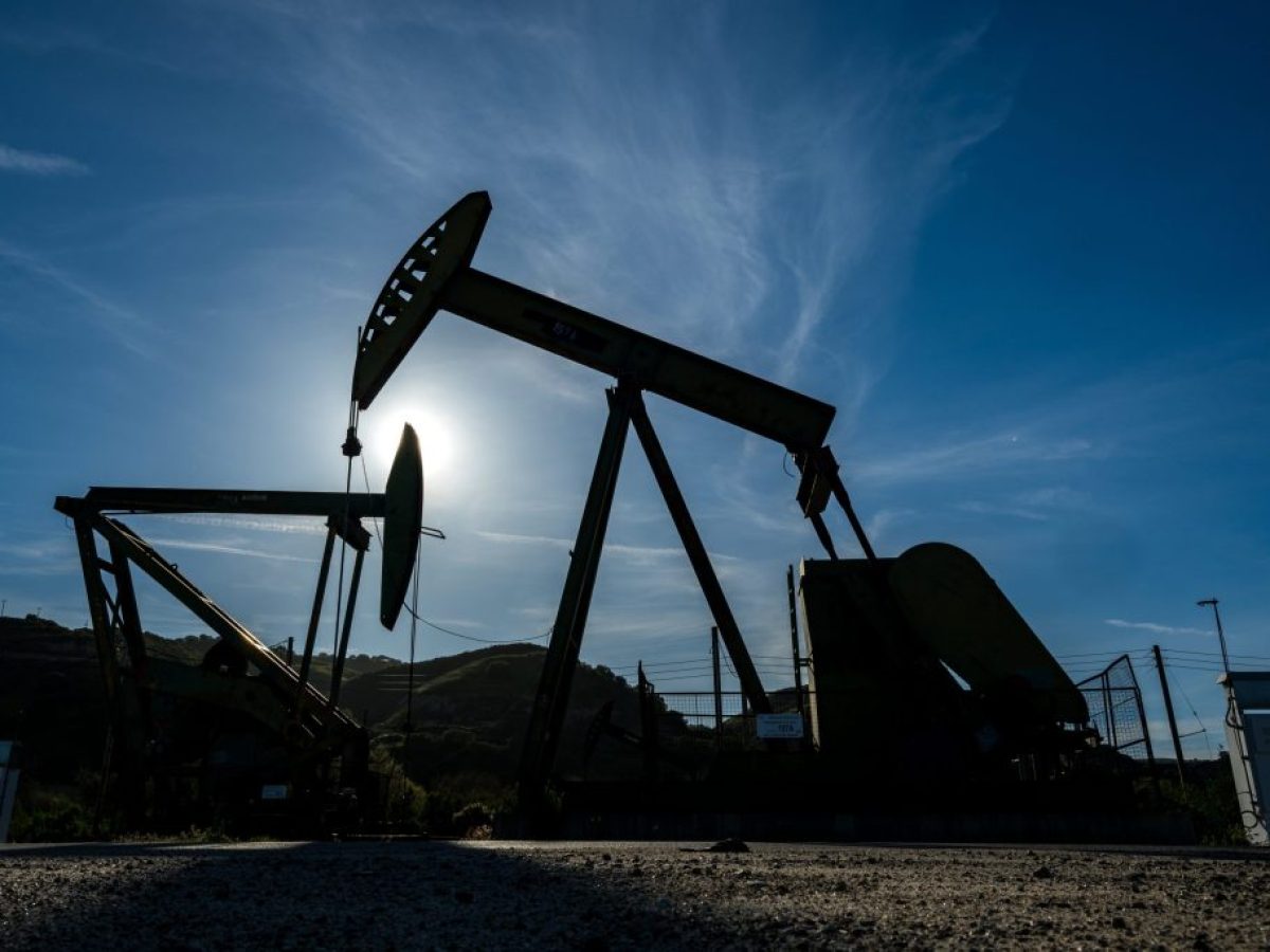 Iστορική αποδέσμευση αποθεμάτων πετρελαίου για τη μείωση των τιμών