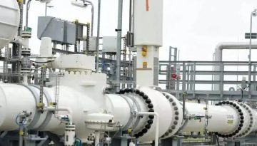 Προληπτική μείωση παραγωγής πετρελαίου στο Κουβέιτ λόγω της έντασης στα Στενά του Ορμούζ