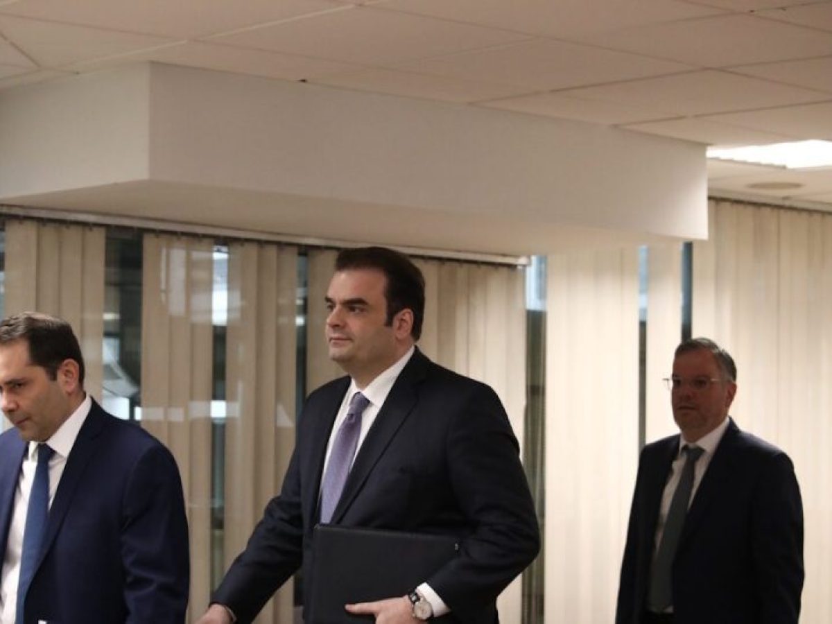 «Πακέτο» 4 μέτρων για την ακρίβεια στα καύσιμα: Στο επίκεντρο οι οδηγοί, οι αγρότες και οι ταξιδιώτες στα νησιά