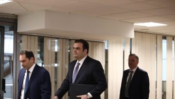 «Πακέτο» 4 μέτρων για την ακρίβεια στα καύσιμα: Στο επίκεντρο οι οδηγοί, οι αγρότες και οι ταξιδιώτες στα νησιά