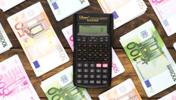 ΑΑΔΕ: Σχεδόν 30 δισ. ευρώ από ΦΠΑ προβλέπει ο σχεδιασμός για το 2026