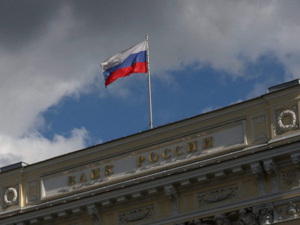 Η Ρωσία μείωσε το βασικό επιτόκιό της στο 15% εν μέσω οικονομικών πιέσεων