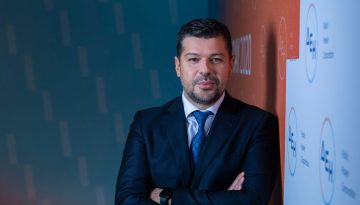 ΔΕΗ: Προσαρμοσμένα EBITDA 2 δισ. το 2025, μέρισμα 0,6 ευρώ ανά μετοχή