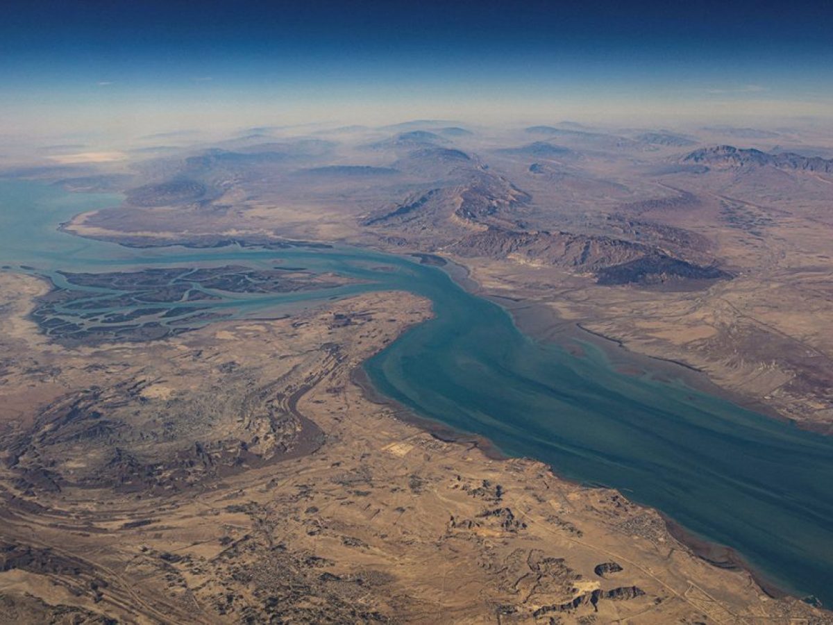 Θρίλερ στα Στενά του Ορμούζ: Πάνω από 60 πλοία ελληνικών συμφερόντων βρίσκονται εγκλωβισμένα