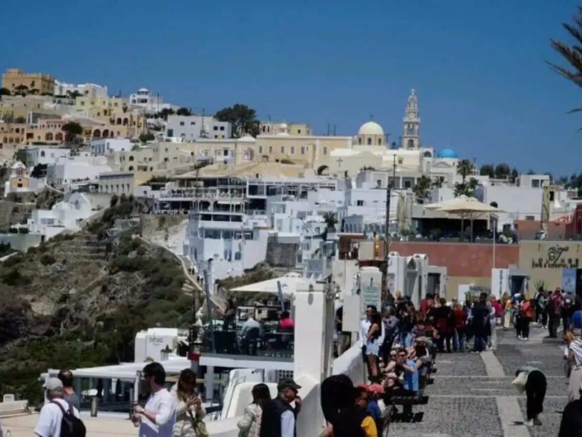 Τουρισμός: Πώς θα επηρεαστεί από τον πόλεμο στη Μέση Ανατολή – Οι πρώτες αντιδράσεις της αγοράς στην Ελλάδα