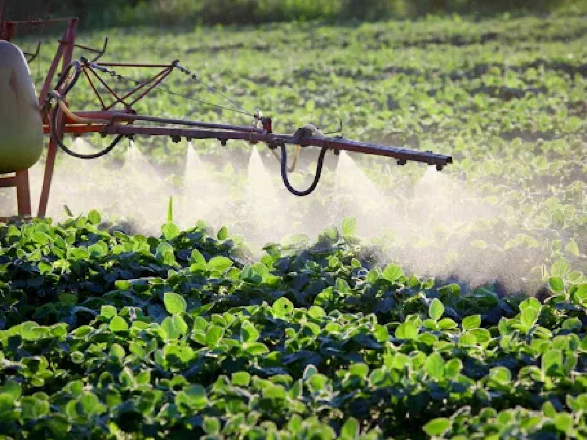 «Φωτιά» στα λιπάσματα λόγω Μέσης Ανατολής – Ασφυξία για τους αγρότες στην πιο κρίσιμη περίοδο
