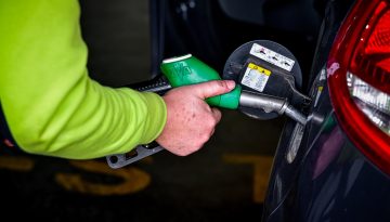 Fuel Pass: Πότε ξεκινούν οι πρώτες πληρωμές – Τα ποσά, οι δικαιούχοι