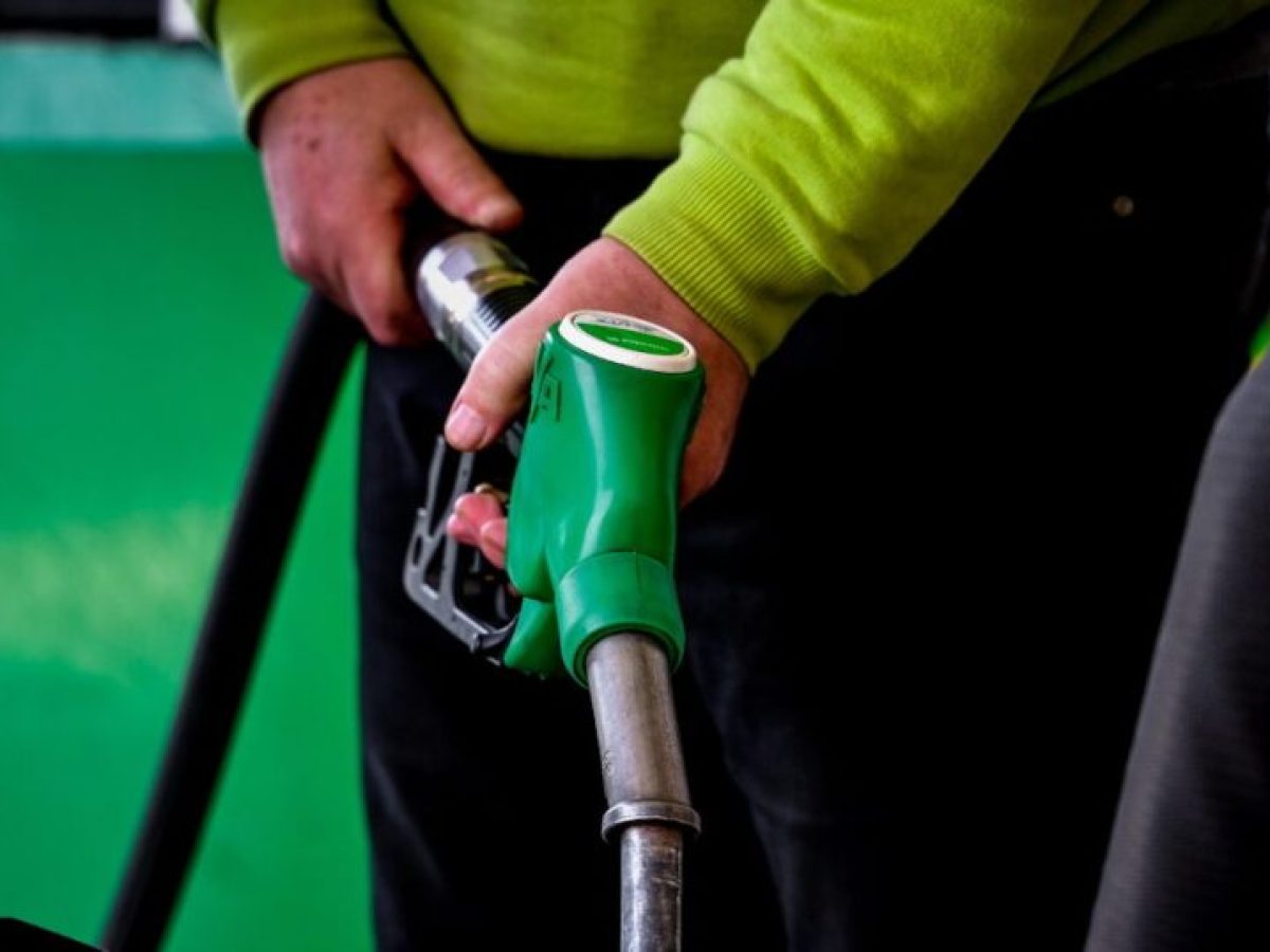 Νέες αυξήσεις στα καύσιμα: Άλμα στα 2 ευρώ για την αμόλυβδη, διπλάσια αύξηση για το diesel και έπεται συνέχεια