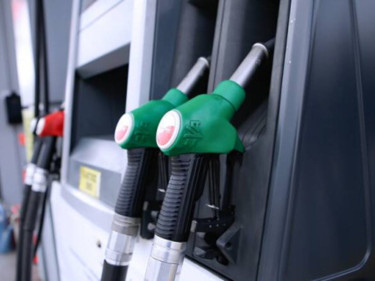 Πόλεμος Ιράν: Εφτασε στα 2 ευρώ η βενζίνη – Τα αίτια