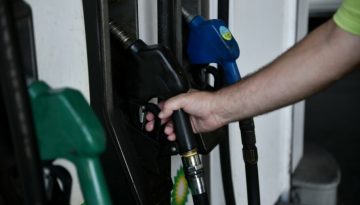 «Πόλεμος» και στις τιμές των καυσίμων: Αίτια, προγνώσεις και απλοί τρόποι να μειώσετε τα κόστη