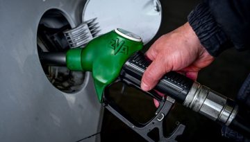 Fuel Pass: Τα υπερέσοδα από τα καύσιμα και το φιλοδώρημα στους πολίτες