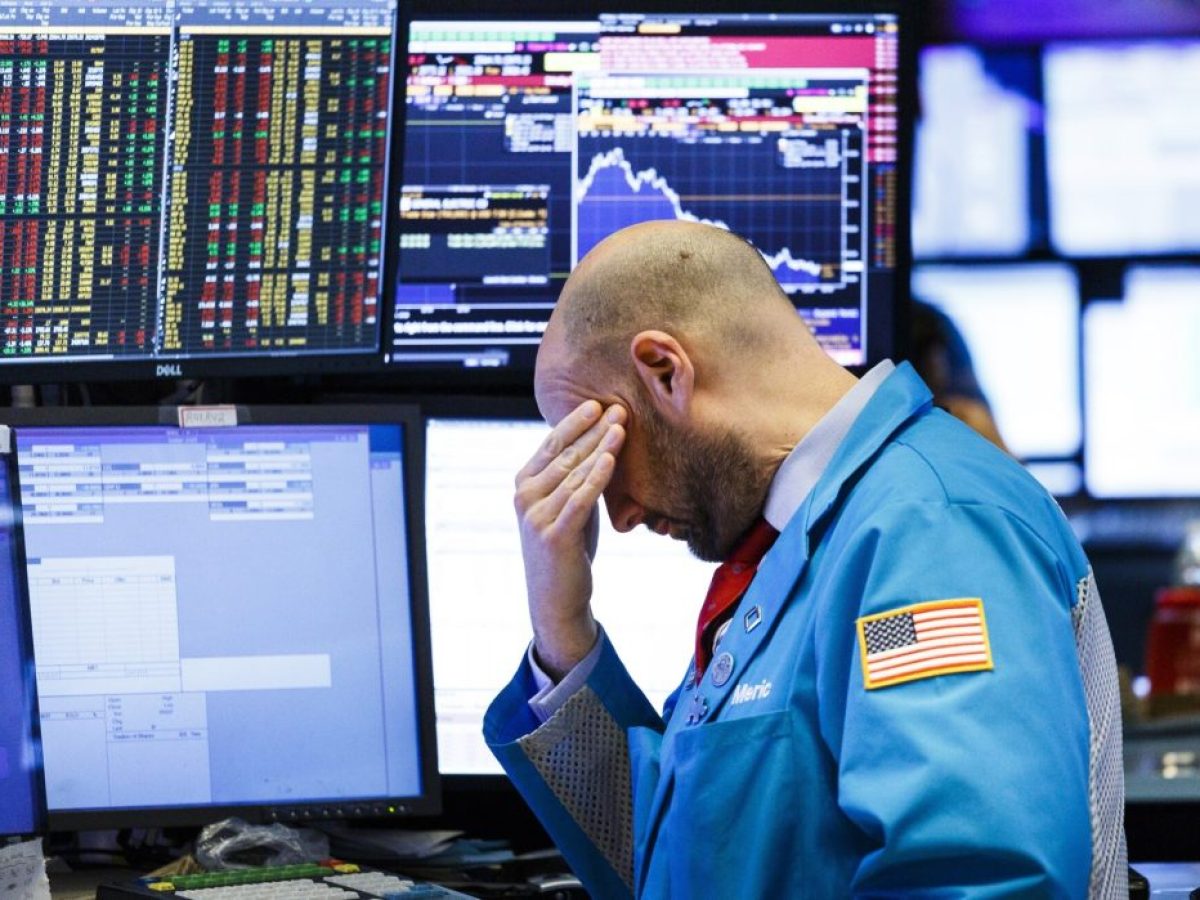 Wall Street: Χάνει 900 μονάδες ο Dow μετά τα σχόλια Τραμπ για τον πόλεμο – Στα 90 δολάρια το πετρέλαιο