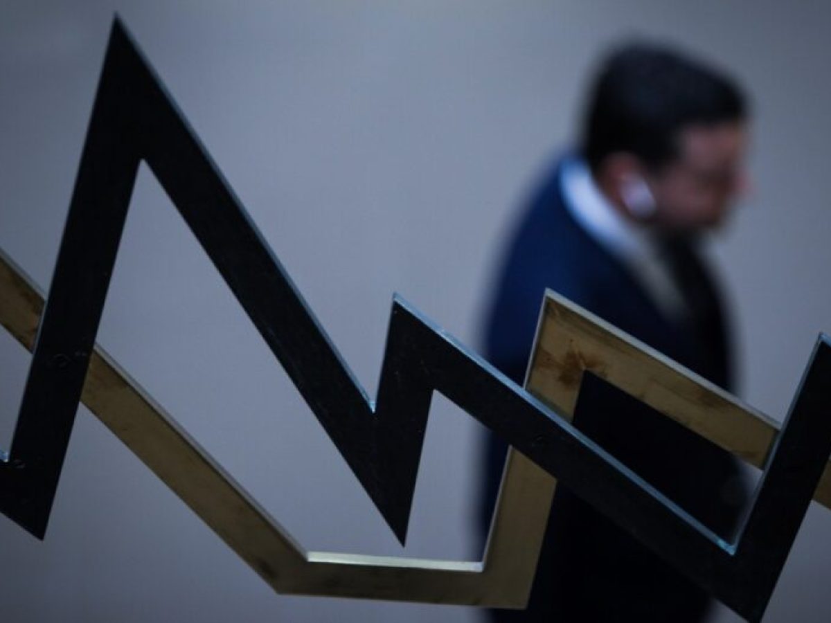 Χρηματιστήριο: Στα 106 δολάρια το πετρέλαιο, νέα βουτιά στη Λ. Αθηνών