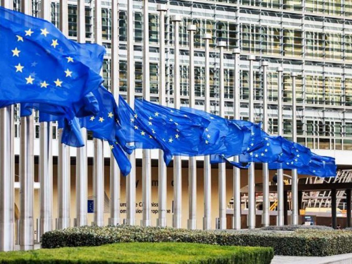 &Kappa;&omicron;&mu;&iota;&sigma;&iota;ό&nu;: Έ&gamma;&kappa;&rho;&iota;&sigma;&eta; &pi;&rho;&omicron;&sigma;&omega;&rho;&iota;&nu;&omicron;ύ &pi;&lambda;&alpha;&iota;&sigma;ί&omicron;&upsilon; &kappa;&rho;&alpha;&tau;&iota;&kappa;ώ&nu; &epsilon;&nu;&iota;&sigma;&chi;ύ&sigma;&epsilon;&omega;&nu;