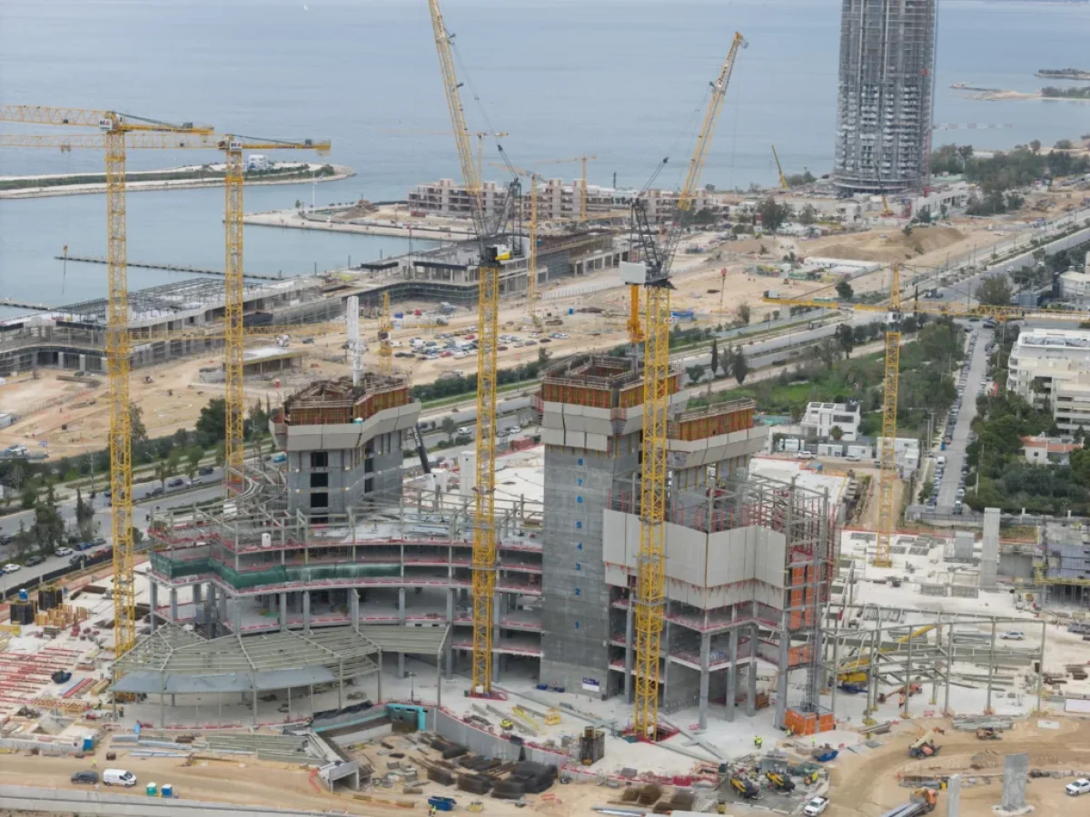 Προκλήσεις στην κατασκευή πολυώροφων μεταλλικών κατασκευών. Πώς η συνεργασία με τους κατασκευαστές βελτιώνει τα αποτελέσματα των έργων