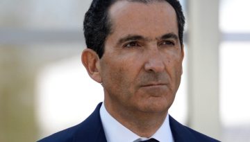 Γαλλία: Στα σκαριά συμφωνία – μαμούθ 20,4 δισ. ευρώ για την εξαγορά της SFR