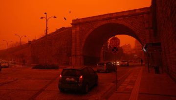 Πάσχα: Αφρικανική σκόνη – πόλεμος απομακρύνουν τους ευρωπαίους από Ελλάδα – Κύπρο