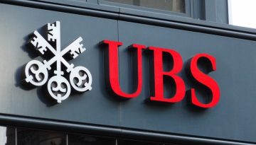 UBS για S&P 500: Μειώνει τιμές-στόχους λόγω πετρελαίου – Καθυστερούν οι μειώσεις της Fed, αλλά «βλέπει» ανοδικό story μέχρι το 2026