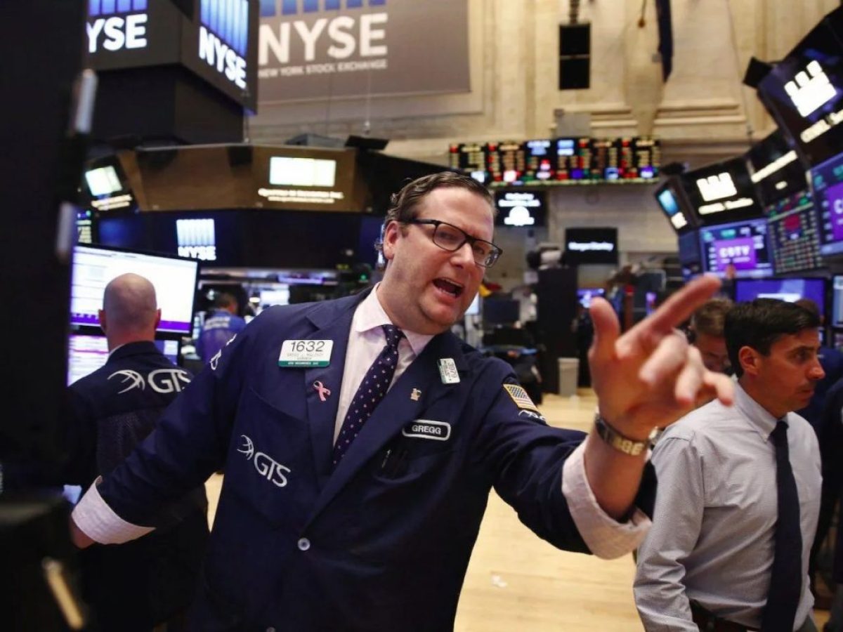 Wall Street: Τέλος στο ανοδικό σερί για S&P 500, αλλά ολοκλήρωσε την καλύτερη εβδομάδα του 2026 – Εκτός διόρθωσης ο Nasdaq