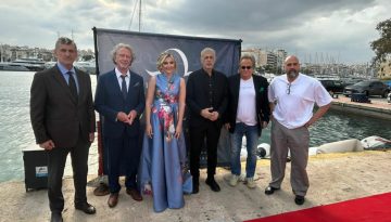 Ο Δήμαρχος Πειραιά Γιάννης Μώραλης στα  εγκαίνια του M/Y Omega στη Μαρίνα Ζέας