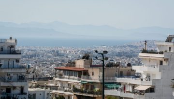 &Chi;ά&rho;&eta;&sigmaf; &Delta;&omicron;ύ&kappa;&alpha;&sigmaf;: &Eta; &Alpha;&theta;ή&nu;&alpha; &delta;&epsilon;&nu; &laquo;&sigma;&eta;&kappa;ώ&nu;&epsilon;&iota;&raquo; ά&lambda;&lambda;&omicron; ά&nu;&alpha;&rho;&chi;&omicron; &tau;&omicron;&upsilon;&rho;&iota;&sigma;&tau;&iota;&kappa;ό &phi;&omicron;&rho;&tau;ί&omicron;