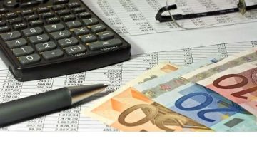 &Nu;έ&omicron;&iota; &mu;&iota;&sigma;&theta;&omicron;ί &sigma;&epsilon; &Delta;&eta;&mu;ό&sigma;&iota;&omicron; &kappa;&alpha;&iota; &Omicron;&Tau;&Alpha;: &epsilon;&pi;&iota;&pi;&lambda;έ&omicron;&nu; 40 &epsilon;&upsilon;&rho;ώ &alpha;&pi;ό 1/4/2026