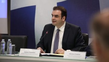 &Pi;&iota;&epsilon;&rho;&rho;&alpha;&kappa;ά&kappa;&eta;&sigmaf;: &Eta; &Epsilon;&lambda;&lambda;ά&delta;&alpha; &beta;&rho;ί&sigma;&kappa;&epsilon;&tau;&alpha;&iota; &sigma;&epsilon; &tau;&rho;&omicron;&chi;&iota;ά &alpha;&nu;ά&pi;&tau;&upsilon;&xi;&eta;&sigmaf; &ndash; &Eta; &chi;ώ&rho;&alpha; &mu;&alpha;&sigmaf; &epsilon;ί&nu;&alpha;&iota; &sigma;&epsilon; &theta;έ&sigma;&eta; &nu;&alpha; &alpha;&pi;&omicron;&rho;&rho;&omicron;&phi;ή&sigma;&epsilon;&iota; &tau;&omicron; &sigma;&omicron;&kappa; &tau;&eta;&sigmaf; &kappa;&rho;ί&sigma;&eta;&sigmaf; &sigma;&tau;&eta; &Mu;έ&sigma;&eta; &Alpha;&nu;&alpha;&tau;&omicron;&lambda;ή